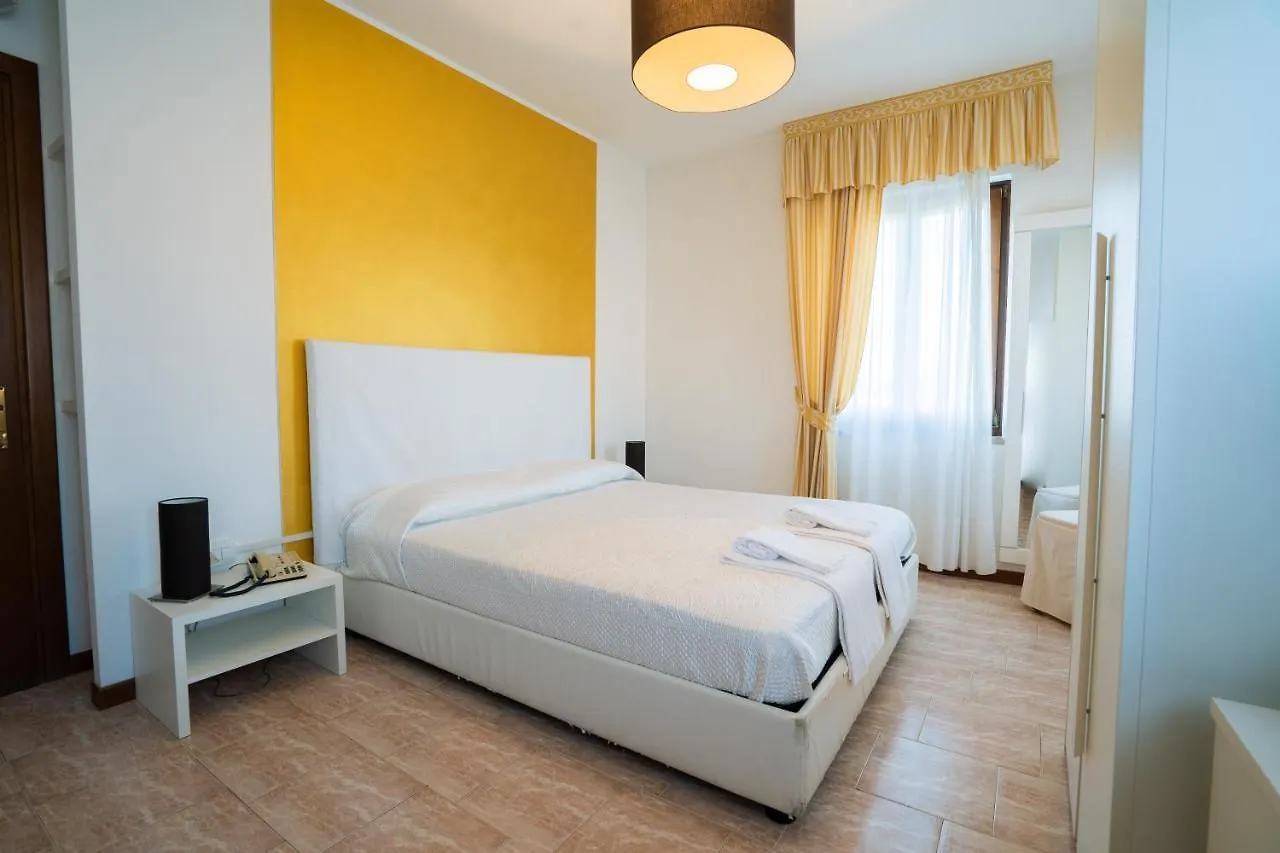 Hotel Sirena ラツィーゼ 3*,  イタリア